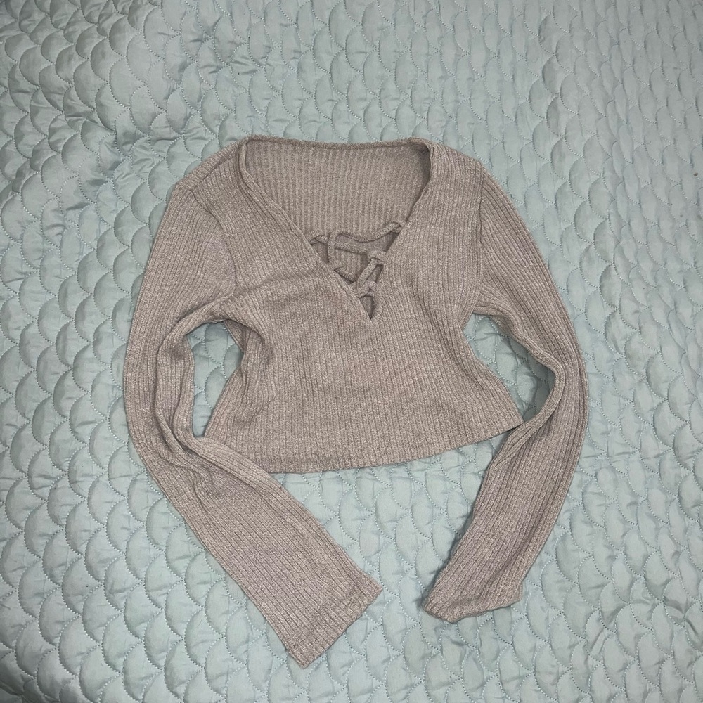 Grey long sleeve v-neck crop top